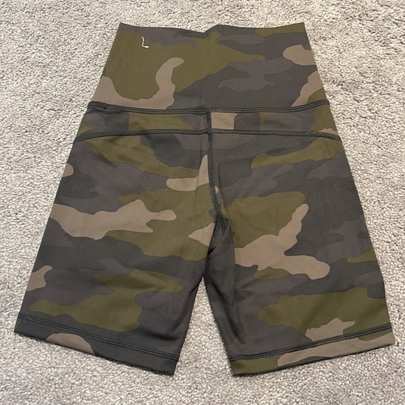 Aerie Goals Bike Short Hi-Rise - Picture 2 of 3